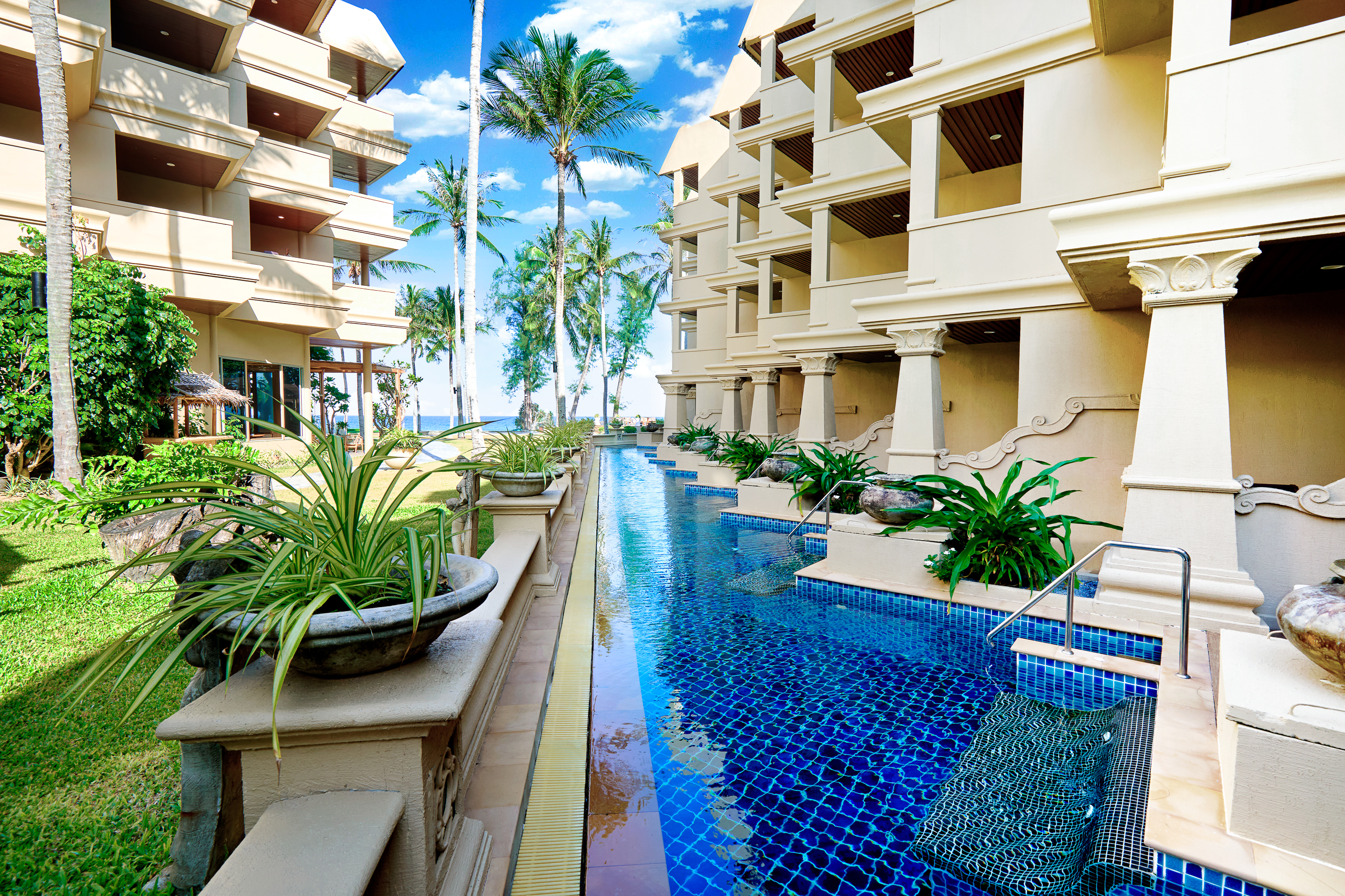 Deluxe Pool Access (4)