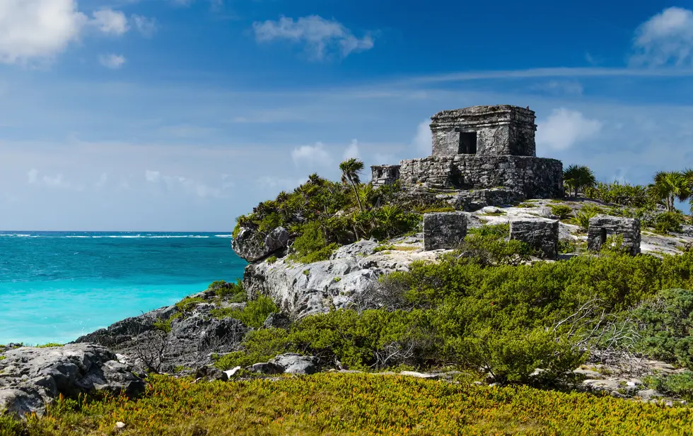 Mayaruinerne i Tulum ved det turkise Caribiske Hav