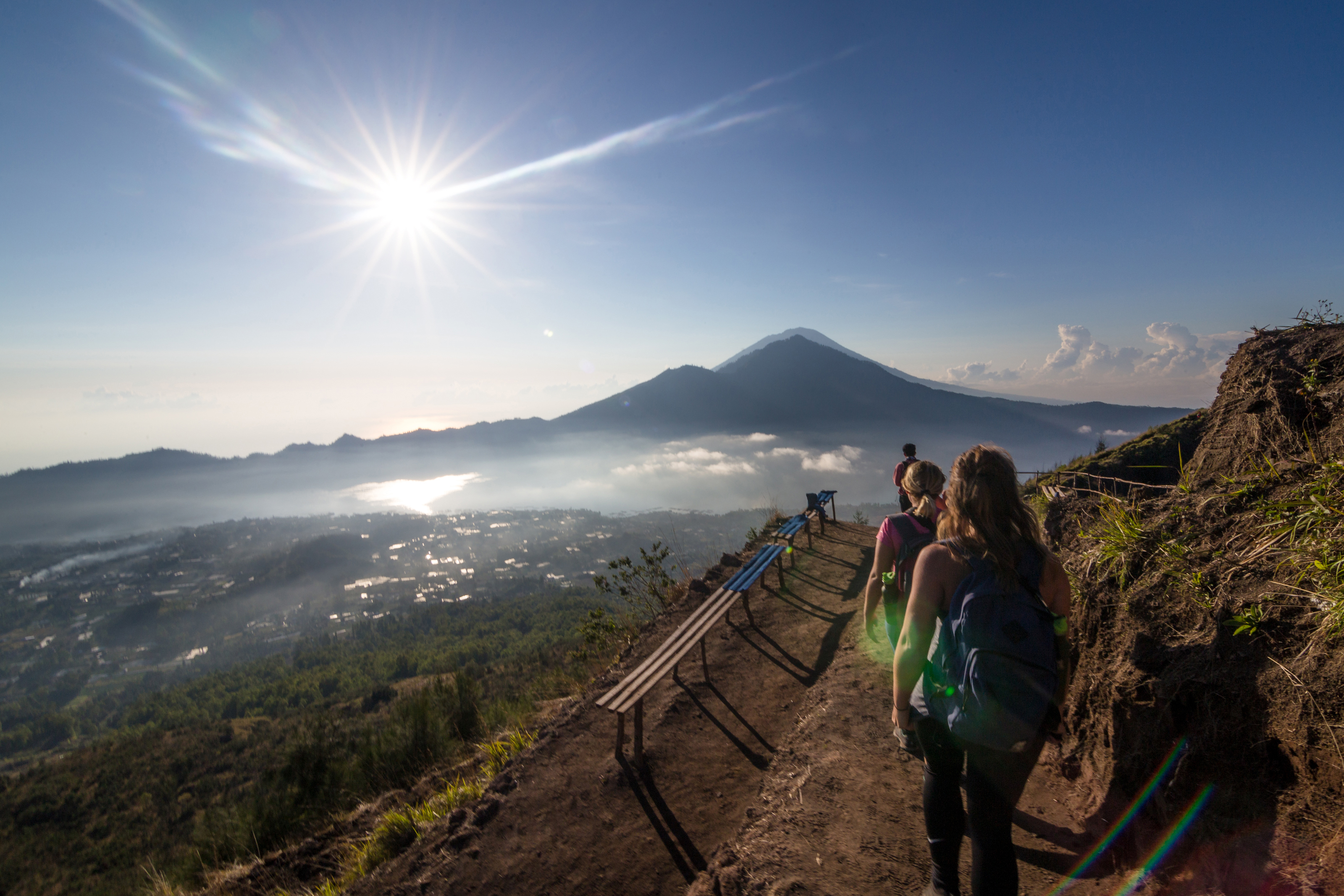 Shutterstock 554664277 (Hiking Mount Batur, Bali)