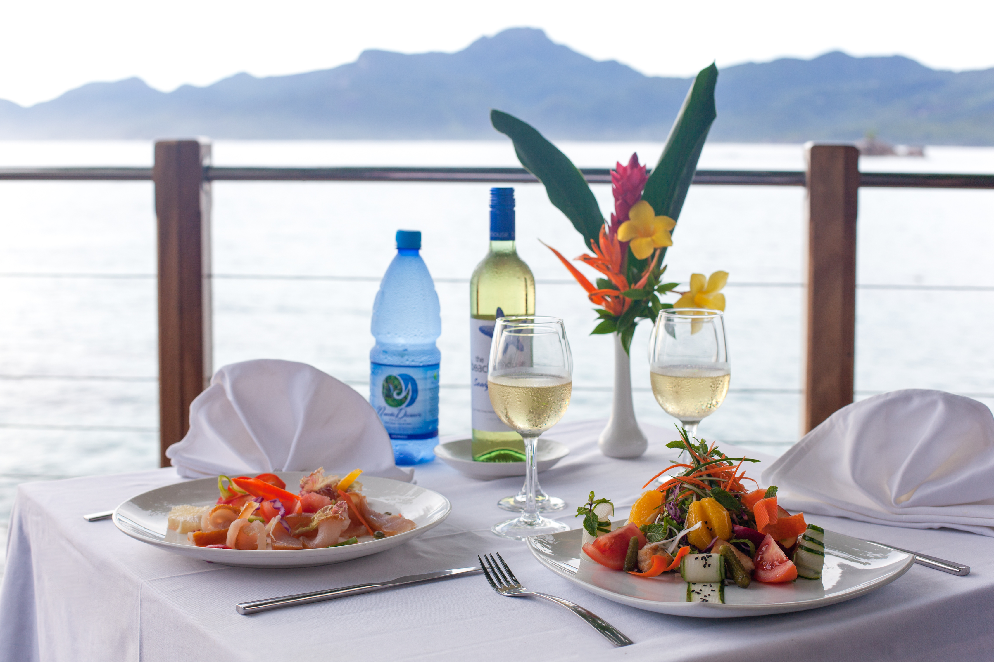 Masonstravel Ansesoleilbeachcomber Deck Dinner Setup