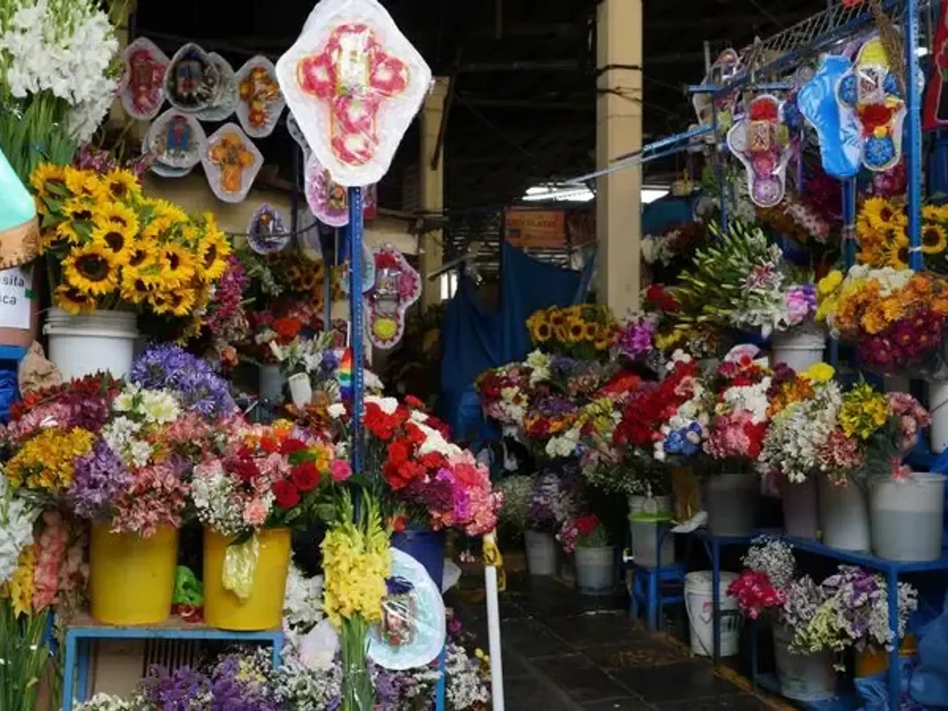 Quang Ba Flower Market
